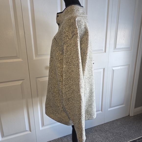 Eddie Bauer Men's Light Gray Crewneck Sweater - Picture 2 of 5